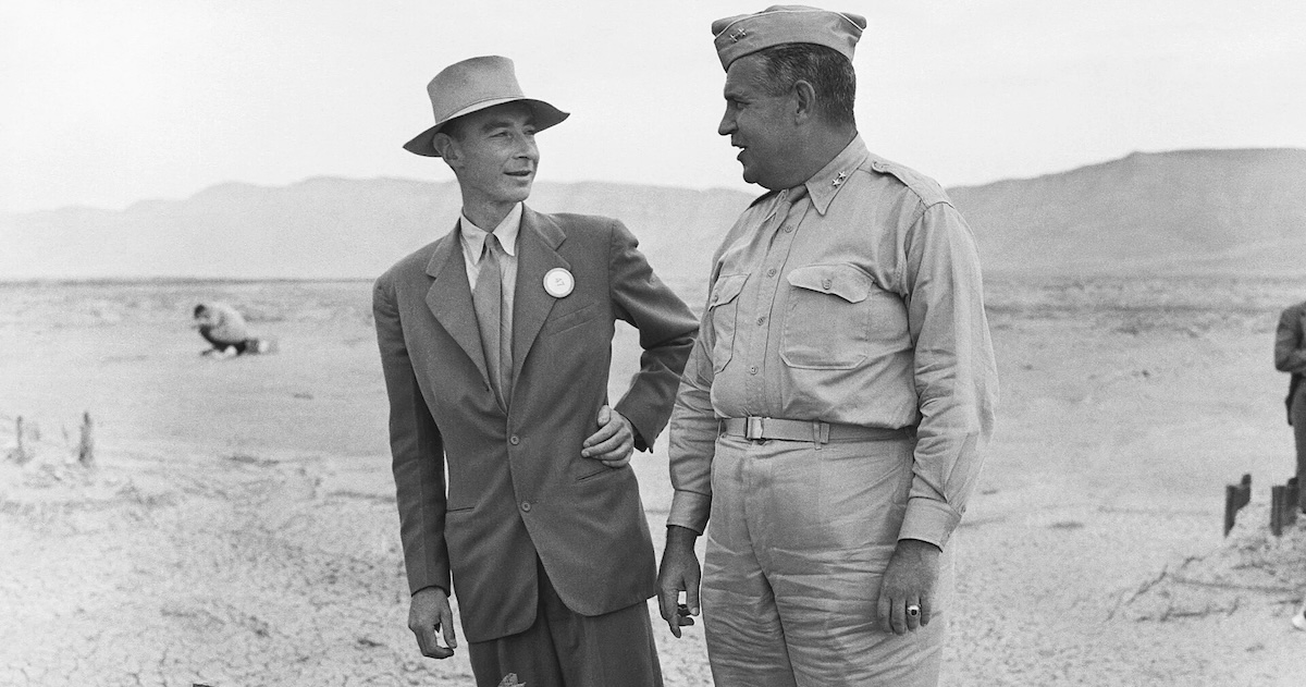 Julius Robert Oppenheimer, Leslie Richard Groves Jr., bomba atómica, bomba nuclear,